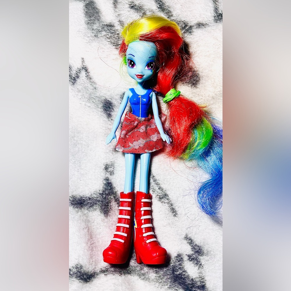 2012 My Little Pony Equestria Girls Rainbow Dash 9” Doll with removable skir